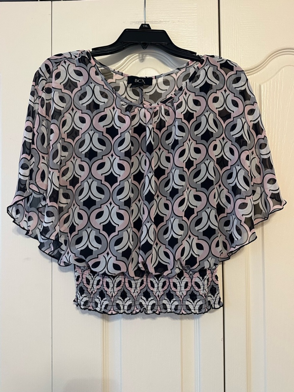 BCX Black, Pink & White Geometric Flutter Blouse XS
